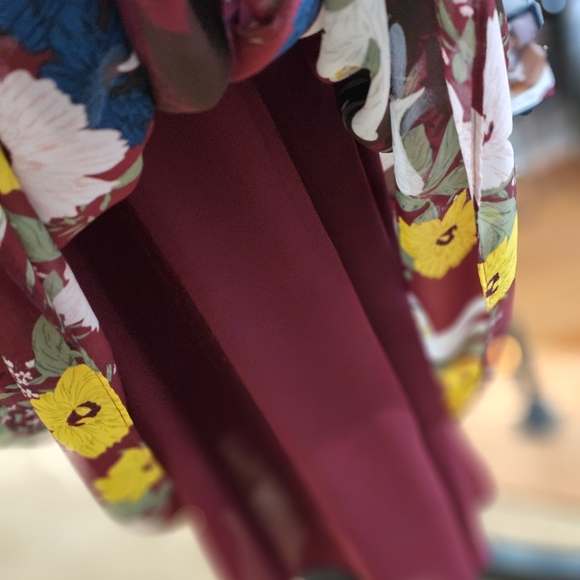 Vince Camuto Maxi Floral Maxi Dress - Picture 6 of 10